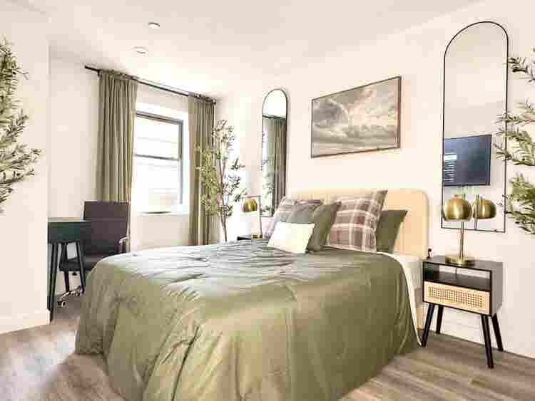 Big Bright Room Vanderbilt Ave