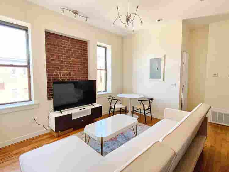 Cozy Room in Franklin Ave
