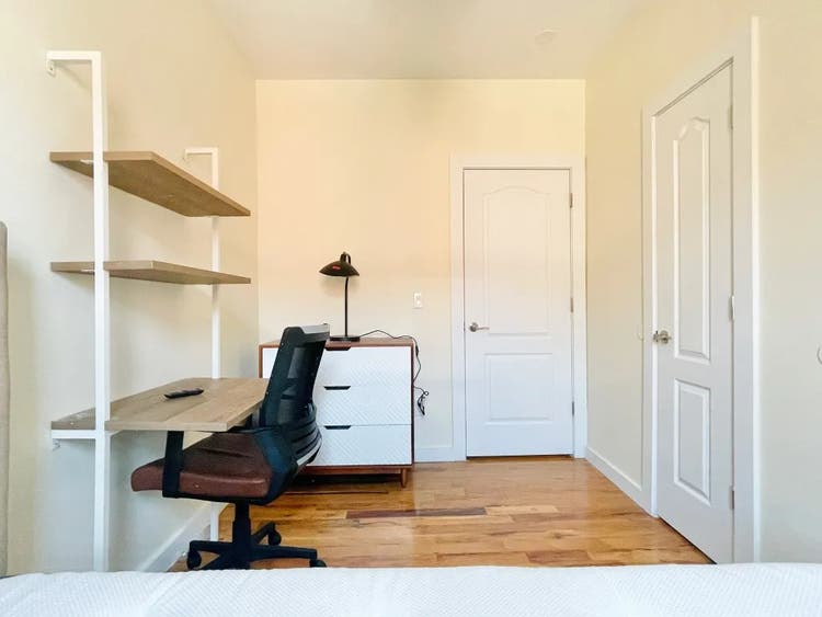 Cozy Room in Franklin Ave