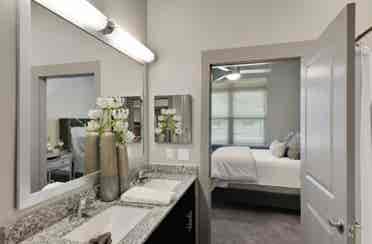 Looking for roommate near UNT