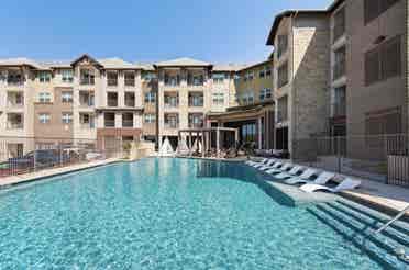 Looking for roommate near UNT