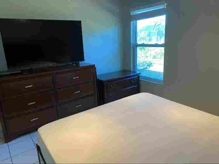 Private Bedroom, shared bathroom.