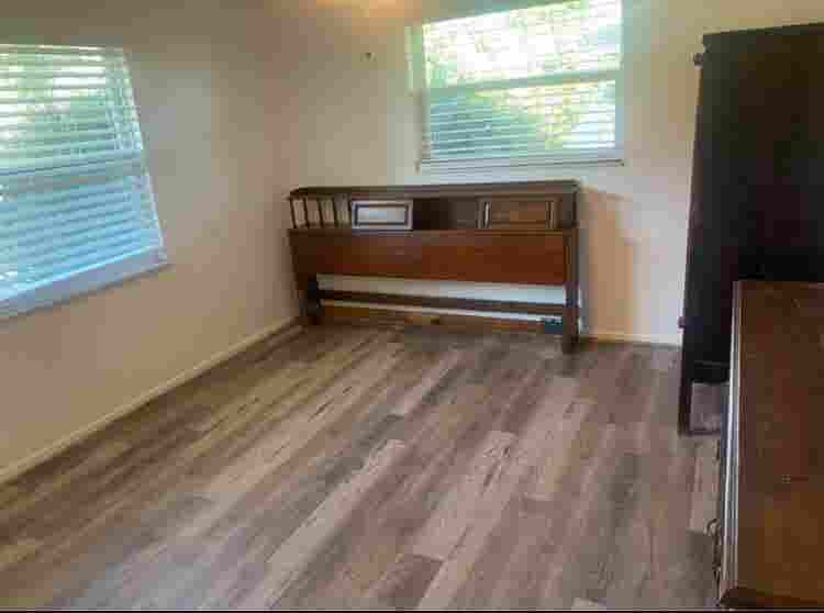 Private Bedroom, shared bathroom.