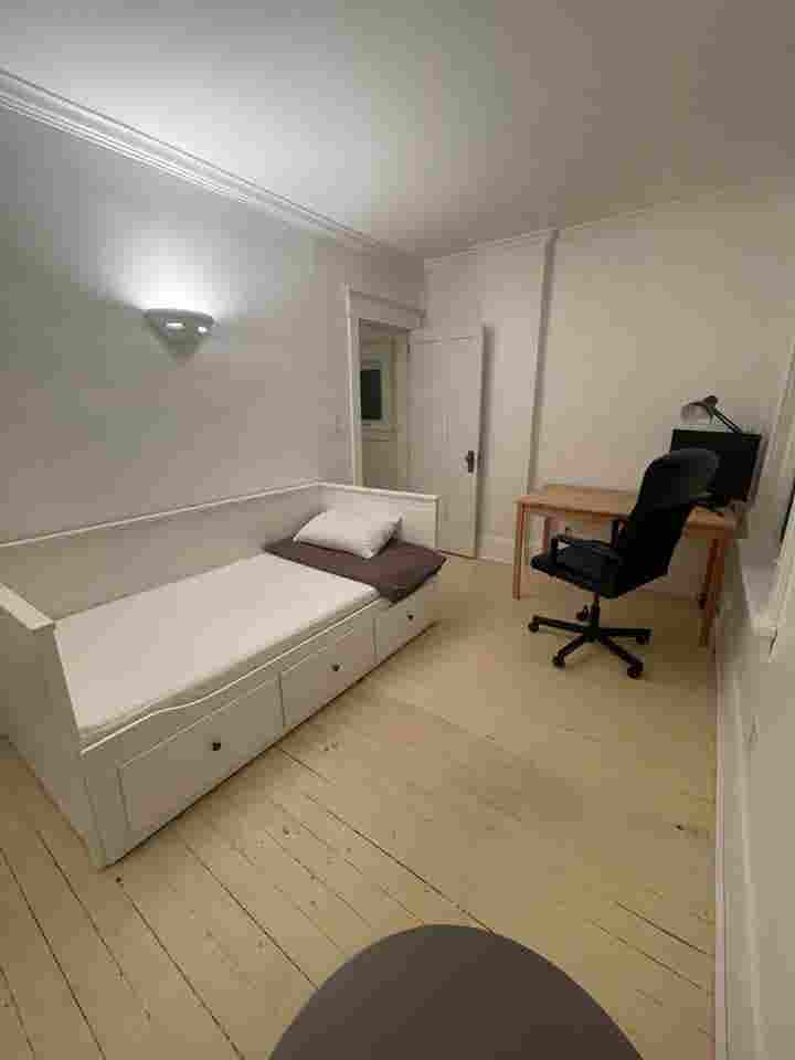 Looking For Female Roommate Only!