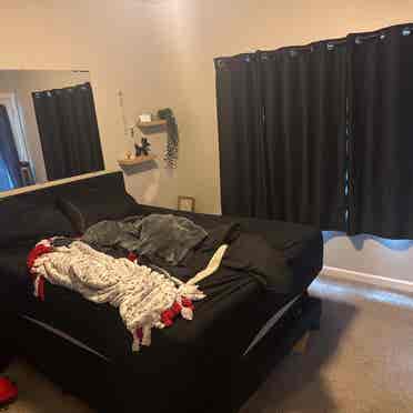 Looking for roommate