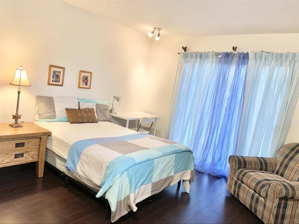 Private room for rent