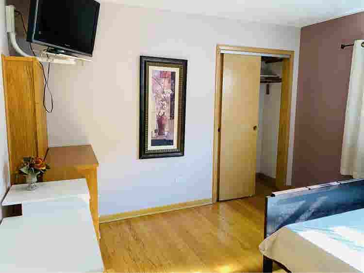 Full furnished bright room for rent