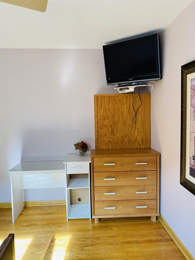 Full furnished bright room for rent