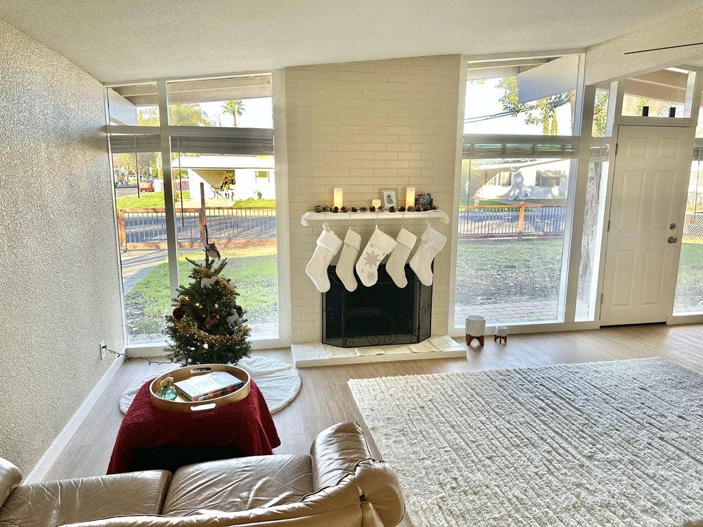 Looking for Female Roommate $