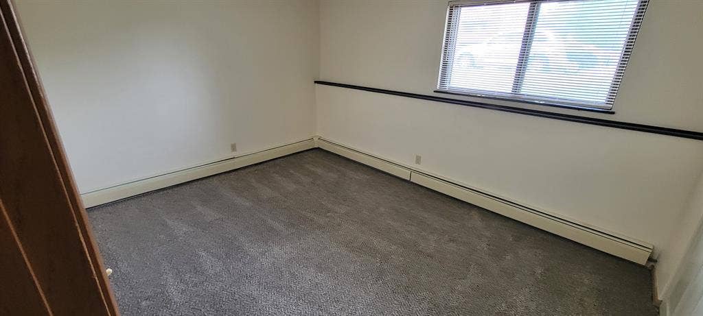 Looking for roomate now