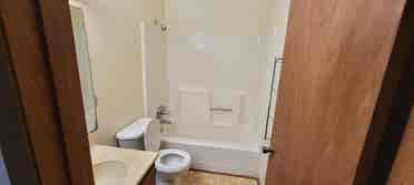 Looking for roomate now