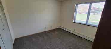 Looking for roomate now