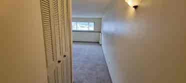 Looking for roomate now