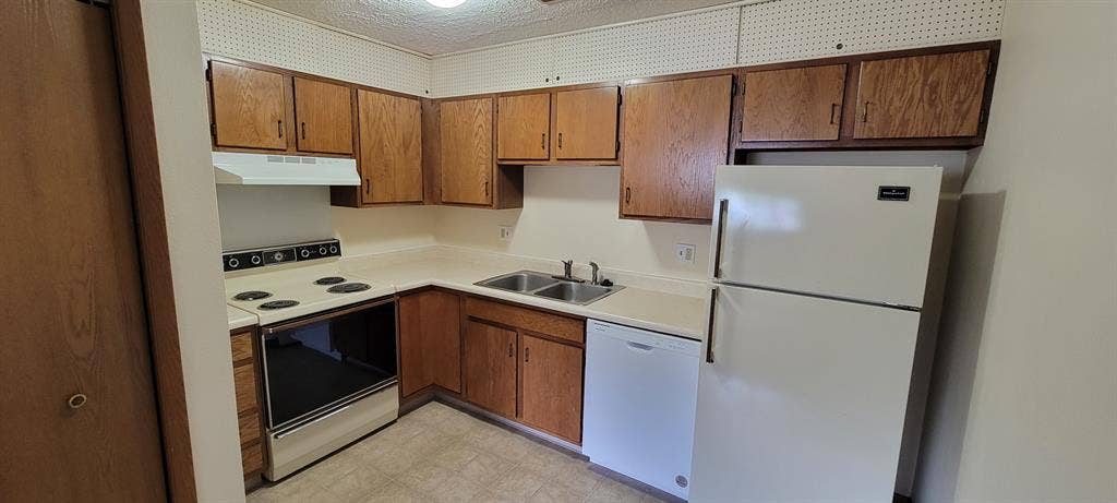 Looking for roomate now