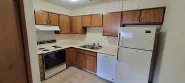 Looking for roomate now