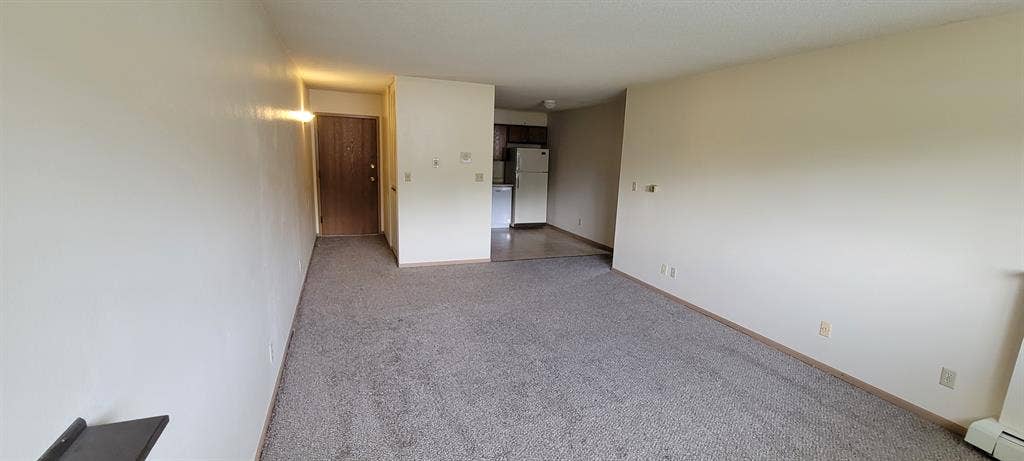 Looking for roomate now