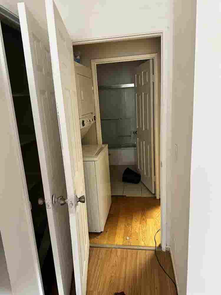 Room w private bathroom fr rent