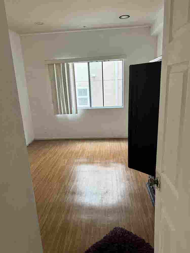 Room w private bathroom fr rent
