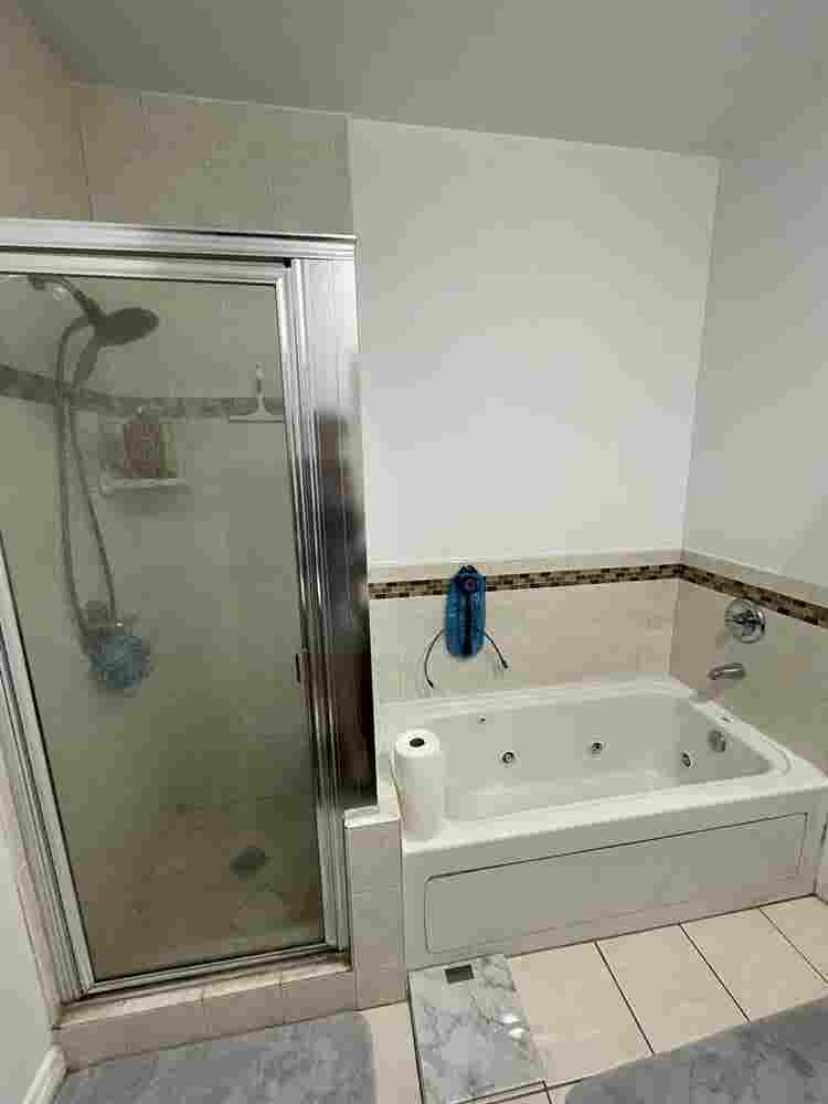 Roommate Wanted - Master Bedroom