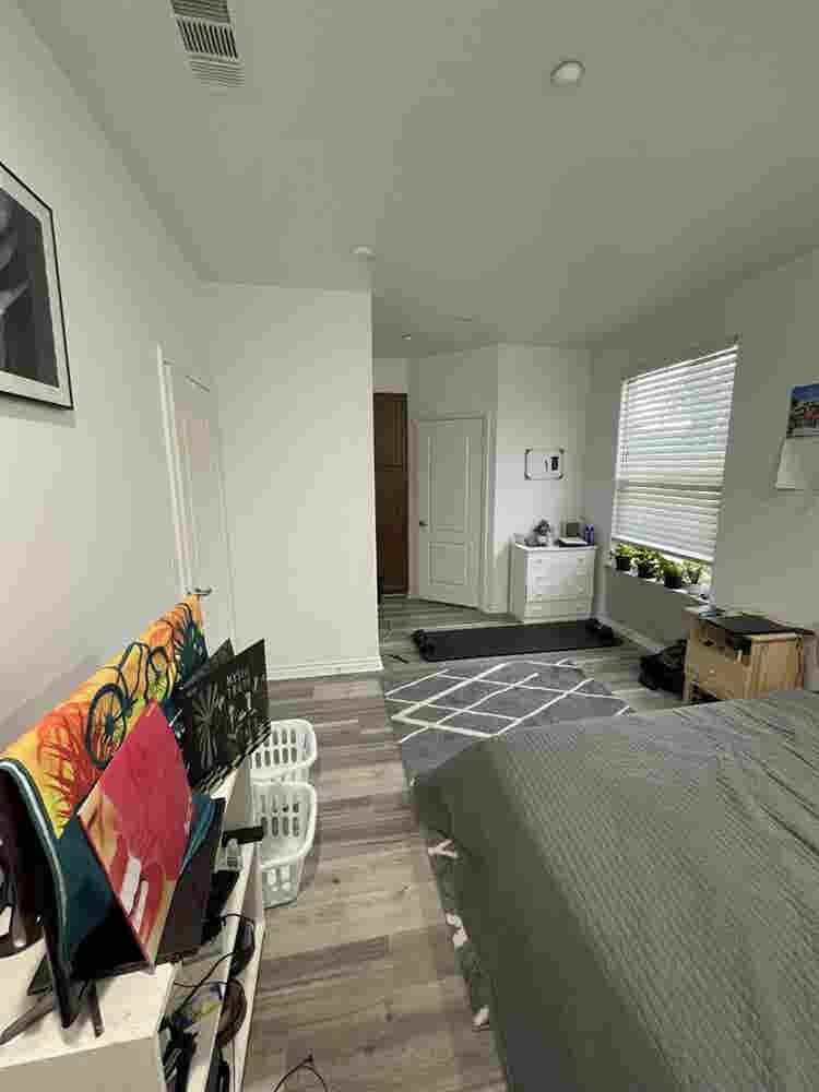 Roommate Wanted - Master Bedroom