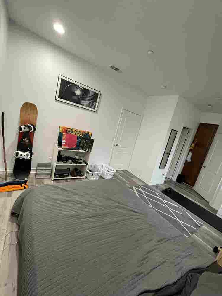 Roommate Wanted - Master Bedroom