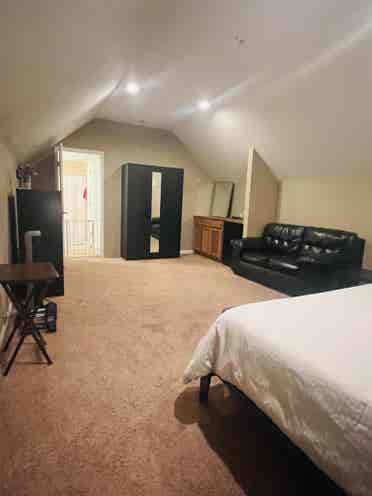 2 Rooms for Rent Full bath
