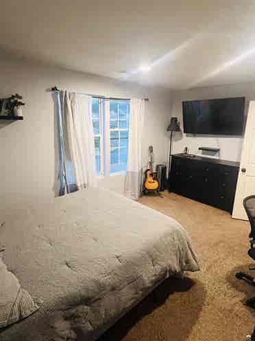 2 Rooms for Rent Full bath