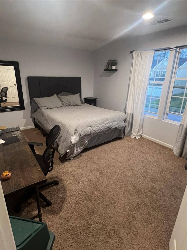2 Rooms for Rent Full bath