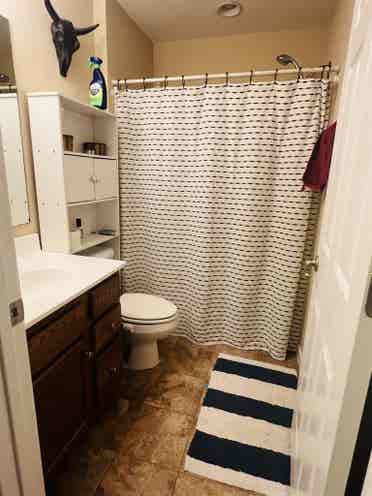 2 Rooms for Rent Full bath