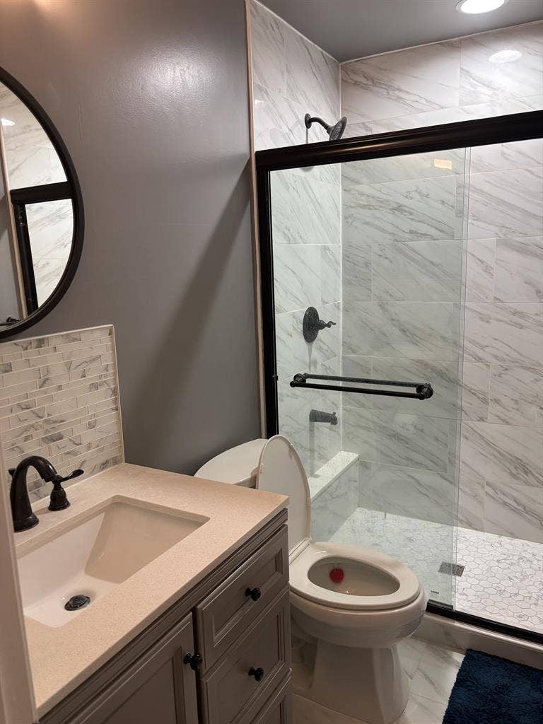 Room in Spacious 3 level townhouse