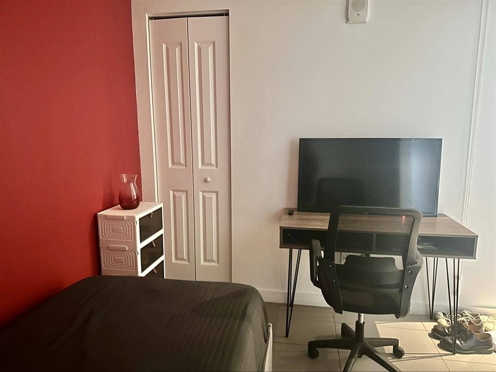 Private room/den dowtown Miami
