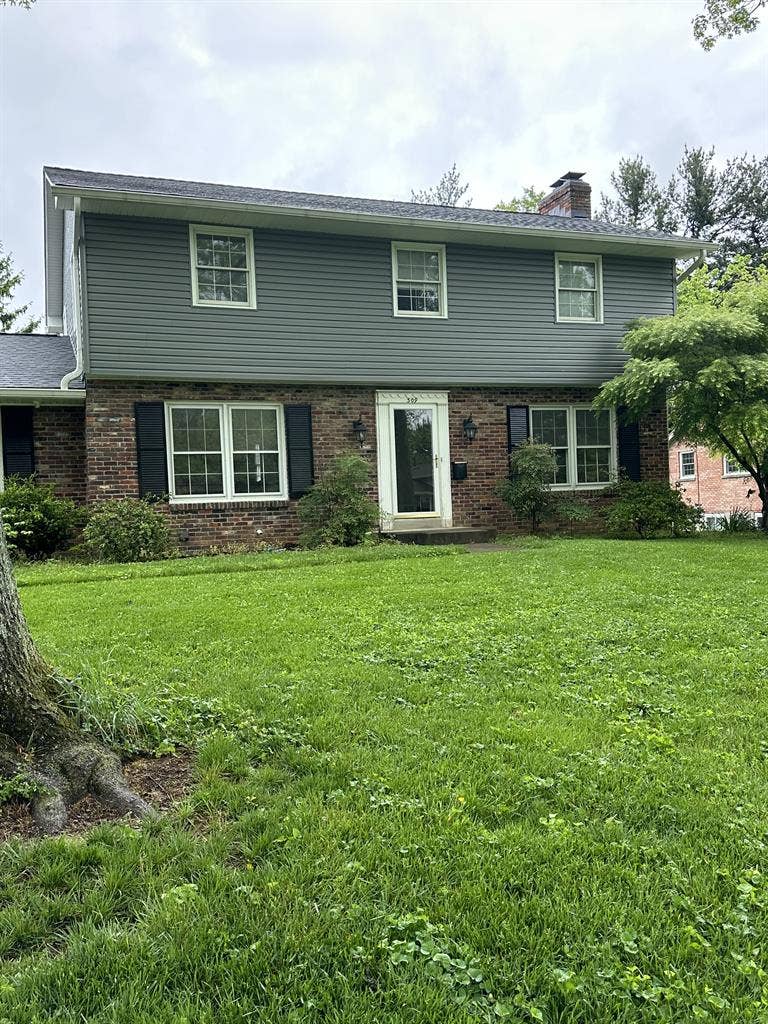 Room for rent in large home