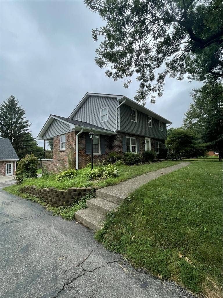 Room for rent in large home