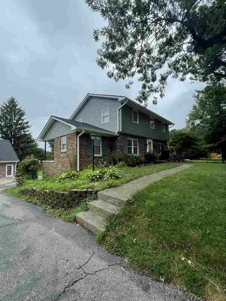 Room for rent in large home