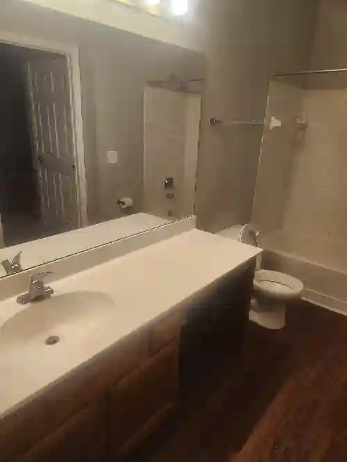 Looking for a roommate in Greenwood