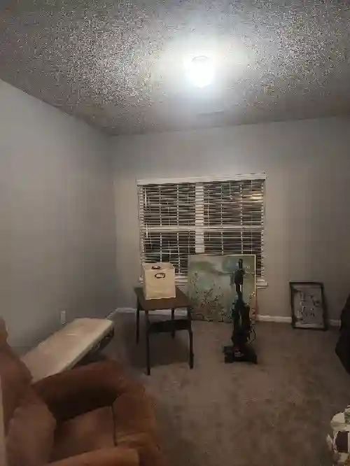 Looking for a roommate in Greenwood