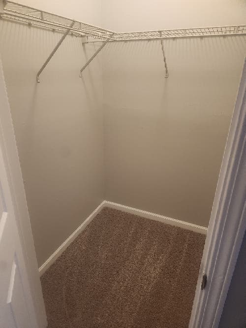 Looking for a roommate in Greenwood
