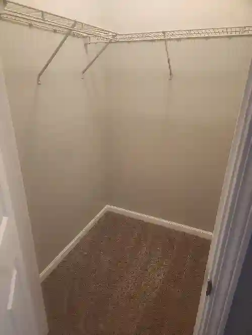 Looking for a roommate in Greenwood