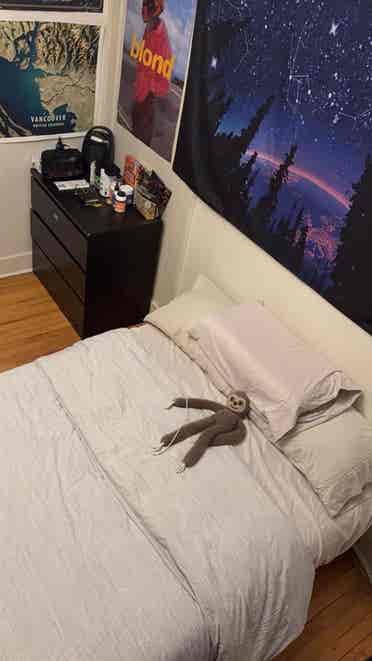 Looking for 2 roommates