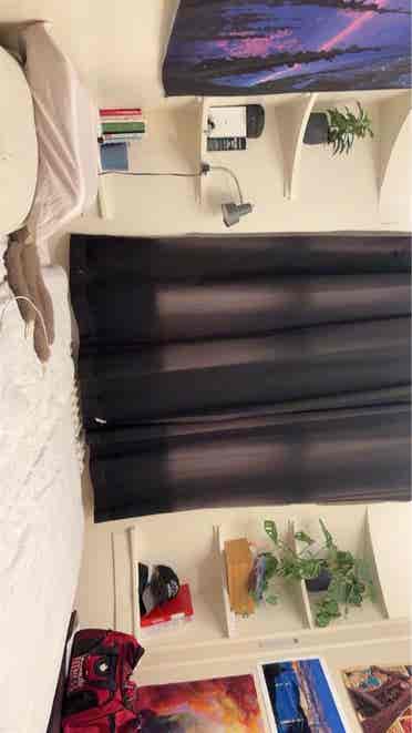Looking for 2 roommates