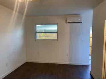Studio with Private Bath/Entrance