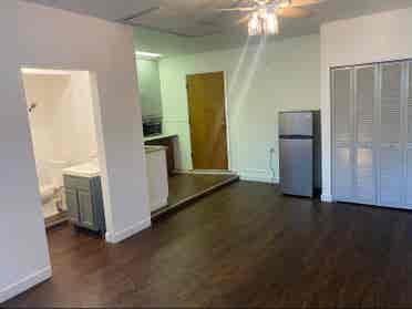 Studio with Private Bath/Entrance