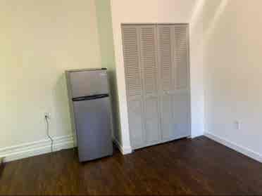 Studio with Private Bath/Entrance