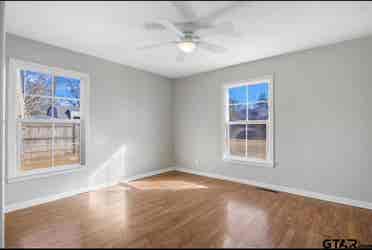 Room for rent! Move in Date May 1!