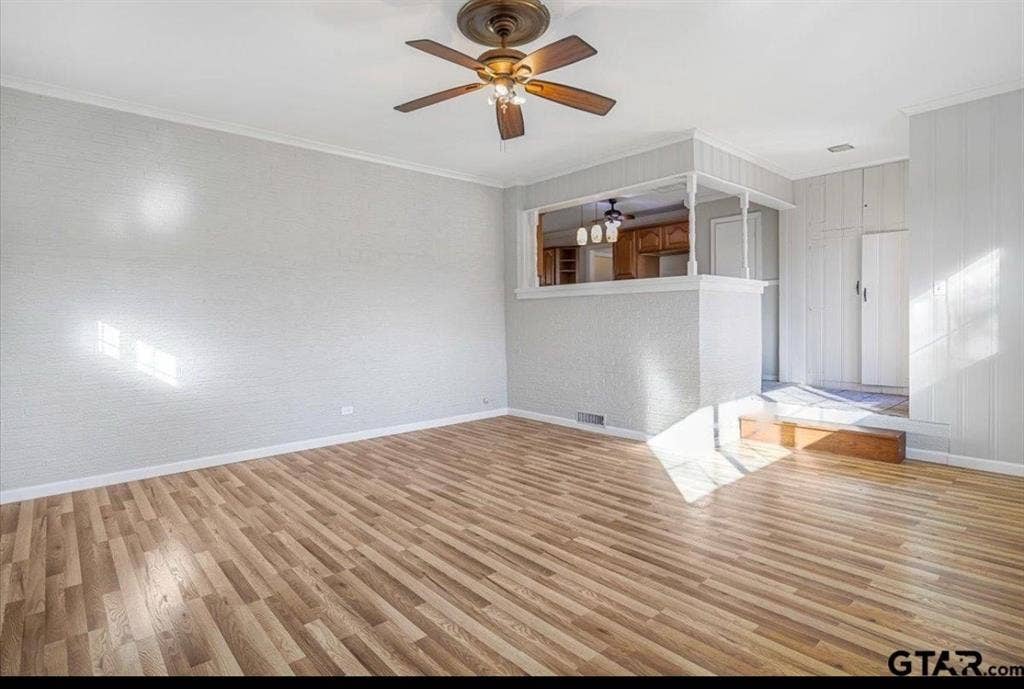 Room for rent! Move in Date May 1!