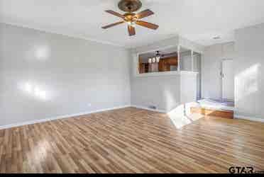 Room for rent! Move in Date May 1!