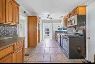 Room for rent! Move in Date May 1!