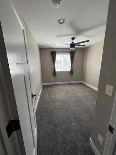Large bedroom in Saratoga Springs