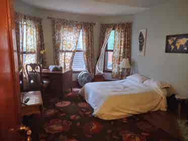 Victorian bright Home to Share