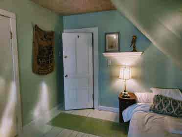 Victorian bright Home to Share